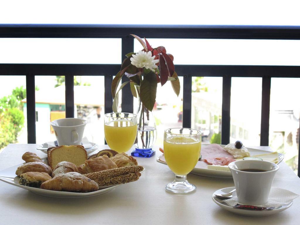 Hotel Azur Kriopigi Habitación foto